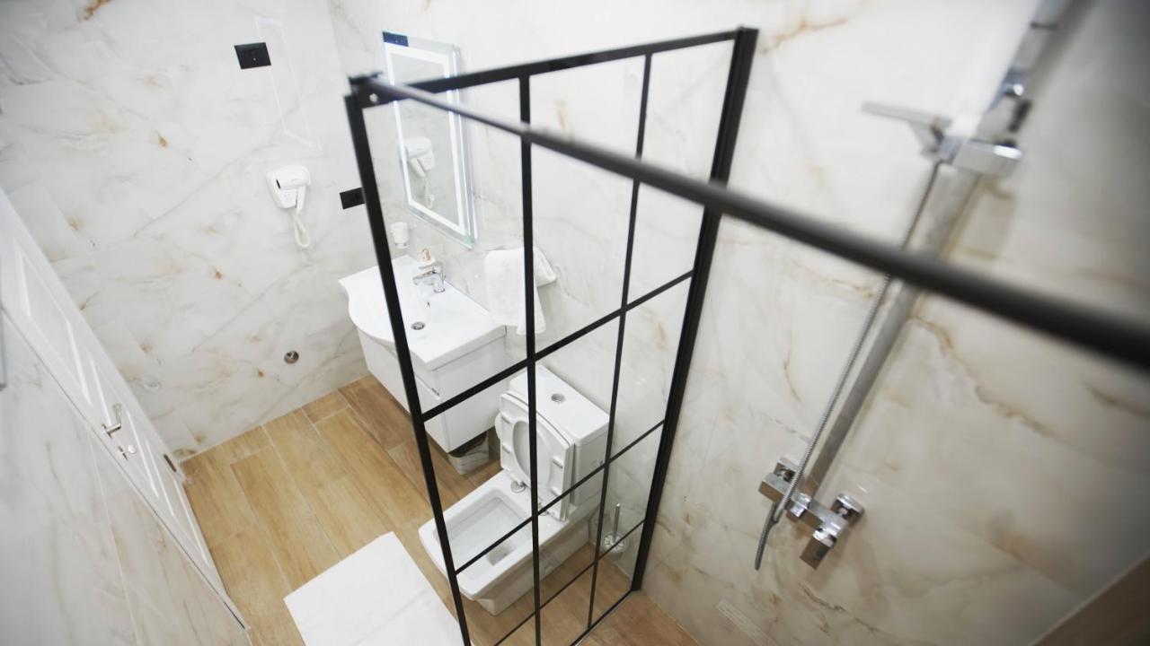 Daily Rent Studio Apartments Tirana Kültér fotó